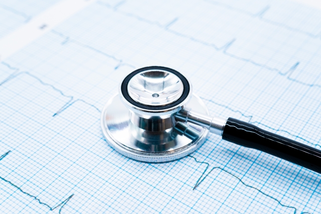 心電図と聴診器